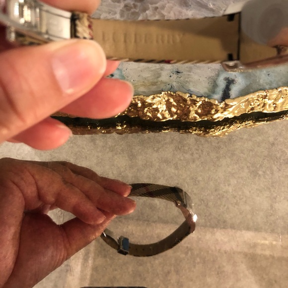 ❤️🖤Burberry Watch🖤❤️ - Picture 10 of 10